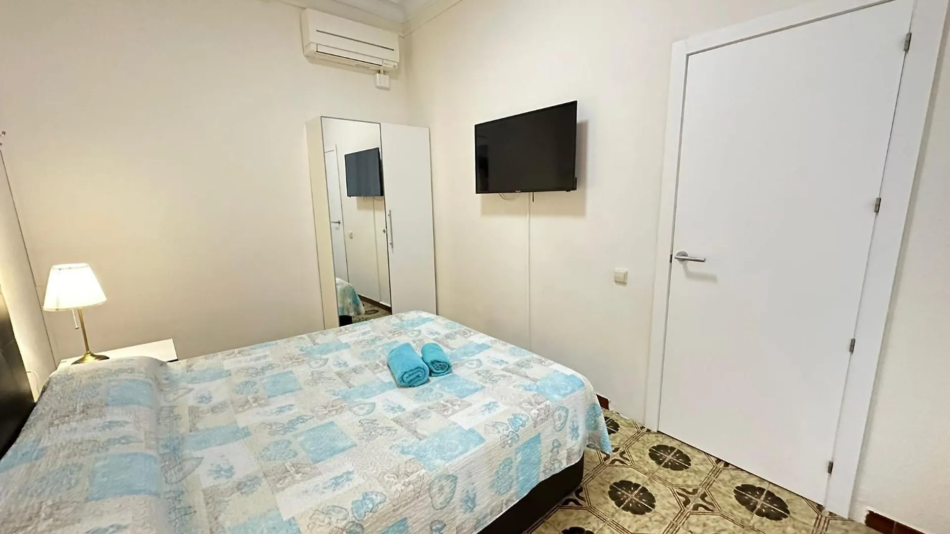 Rooms Diputacion 바르셀로나 B&B